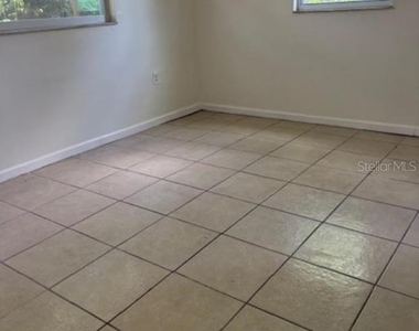 1018 Dartmouth Drive - Photo Thumbnail 4