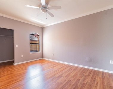 2265 Portofino Place - Photo Thumbnail 13