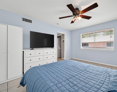 6470 Bayou Glen Road - Photo Thumbnail 12