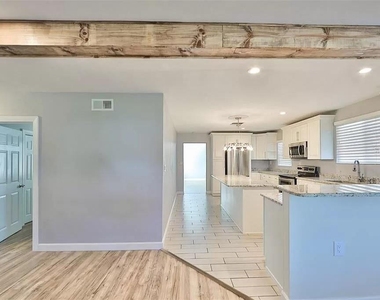 3219 W Leroy Street - Photo Thumbnail 7