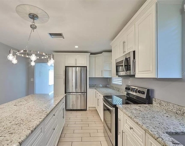 3219 W Leroy Street - Photo Thumbnail 4