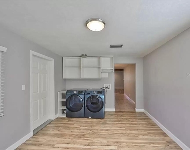 3219 W Leroy Street - Photo Thumbnail 9