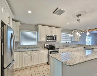 3219 W Leroy Street - Photo Thumbnail 3