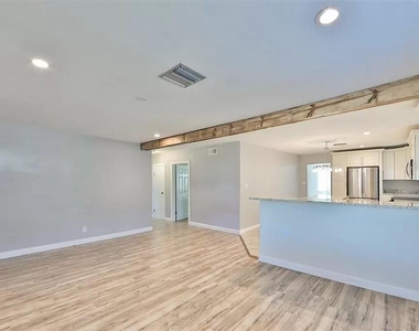 3219 W Leroy Street - Photo Thumbnail 8