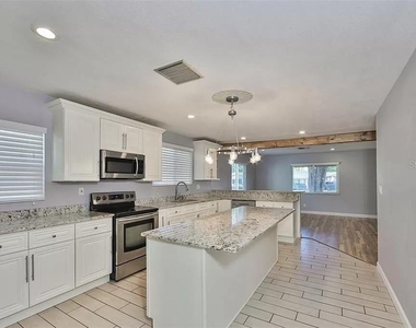 3219 W Leroy Street - Photo Thumbnail 6