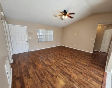 905 Old Field Drive - Photo Thumbnail 6