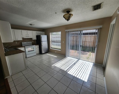 905 Old Field Drive - Photo Thumbnail 4