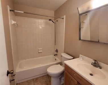 905 Old Field Drive - Photo Thumbnail 10