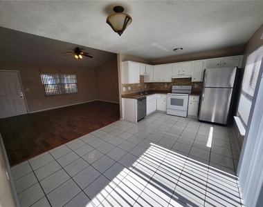 905 Old Field Drive - Photo Thumbnail 3