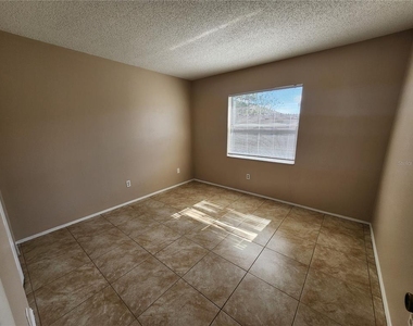 905 Old Field Drive - Photo Thumbnail 9