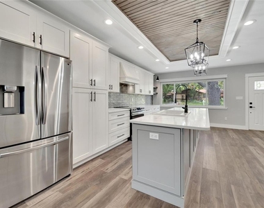 304 Orangewood Avenue - Photo Thumbnail 13