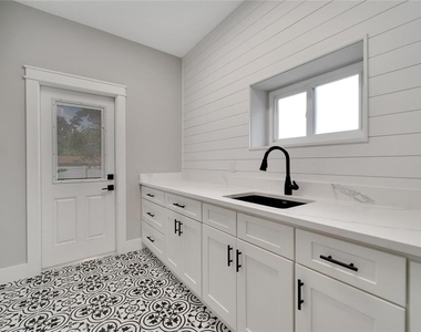 304 Orangewood Avenue - Photo Thumbnail 20