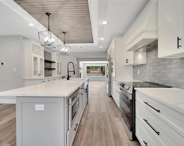 304 Orangewood Avenue - Photo Thumbnail 12