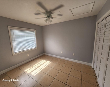 5706 N Lincoln Avenue - Photo Thumbnail 7