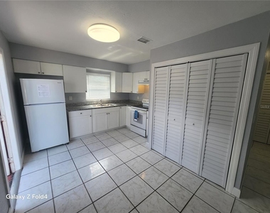 5706 N Lincoln Avenue - Photo Thumbnail 3