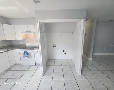 5706 N Lincoln Avenue - Photo Thumbnail 4