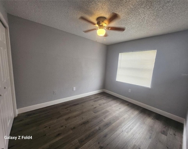 5704 N Lincoln Avenue - Photo Thumbnail 7