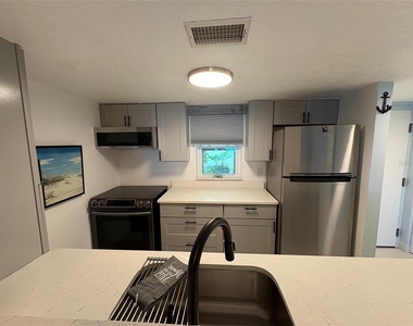 464 Paula Drive N - Photo Thumbnail 12