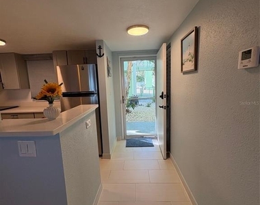 464 Paula Drive N - Photo Thumbnail 5