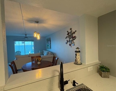 464 Paula Drive N - Photo Thumbnail 13