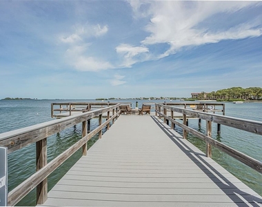 464 Paula Drive N - Photo Thumbnail 35