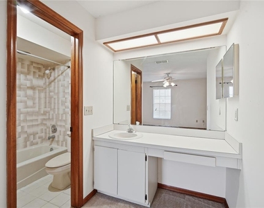 4515 Southampton Court - Photo Thumbnail 18