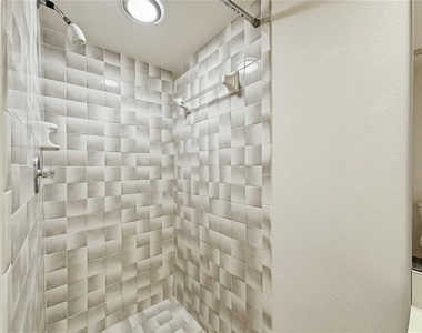 4515 Southampton Court - Photo Thumbnail 9