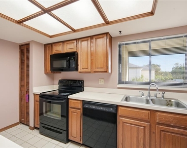 4515 Southampton Court - Photo Thumbnail 10