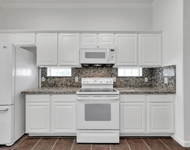 47 Presidio Road - Photo Thumbnail 7