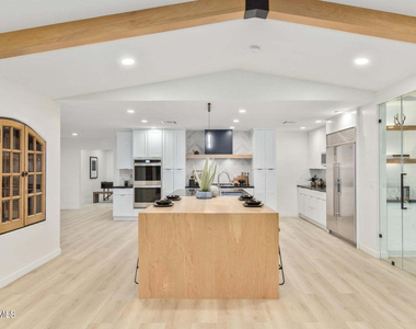 3005 N 81st Place - Photo Thumbnail 9