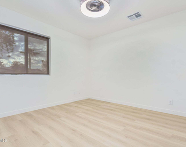 3005 N 81st Place - Photo Thumbnail 24