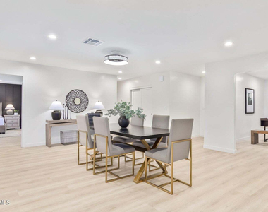 3005 N 81st Place - Photo Thumbnail 8