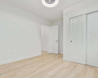 3005 N 81st Place - Photo Thumbnail 28