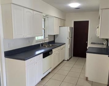 345 S Venice Boulevard - Photo Thumbnail 5