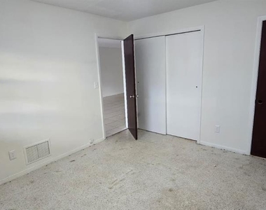 345 S Venice Boulevard - Photo Thumbnail 20