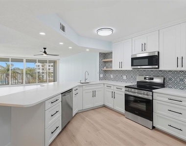 5277 Isla Key Boulevard S - Photo Thumbnail 2