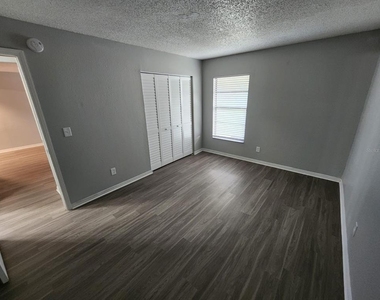 9530 Lynn Lane - Photo Thumbnail 5