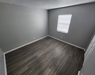 9530 Lynn Lane - Photo Thumbnail 8