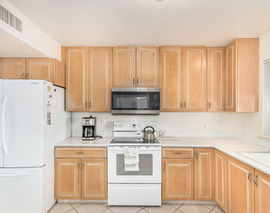 220 N 22nd Place - Photo Thumbnail 21