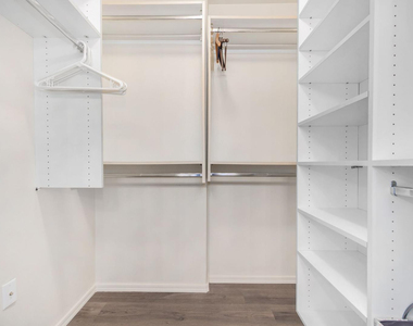 220 N 22nd Place - Photo Thumbnail 12