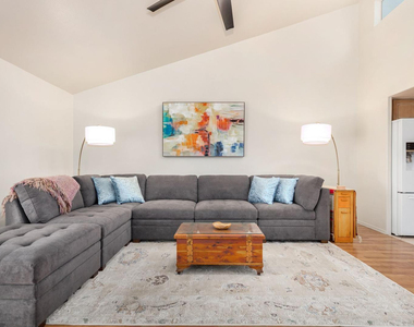 220 N 22nd Place - Photo Thumbnail 27