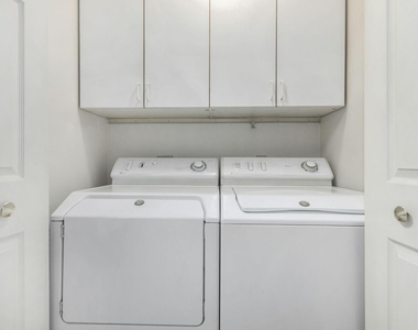 220 N 22nd Place - Photo Thumbnail 7