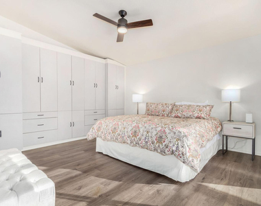 220 N 22nd Place - Photo Thumbnail 18
