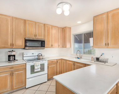 220 N 22nd Place - Photo Thumbnail 22