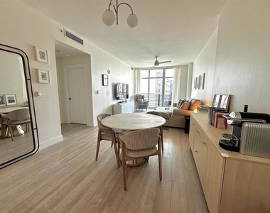 1208 E Kennedy Boulevard - Photo Thumbnail 9