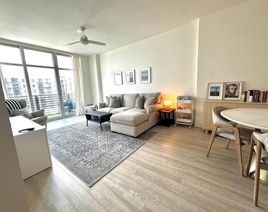 1208 E Kennedy Boulevard - Photo Thumbnail 10