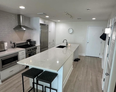1208 E Kennedy Boulevard - Photo Thumbnail 7