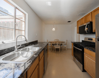 2449 E Fairmount Avenue - Photo Thumbnail 5