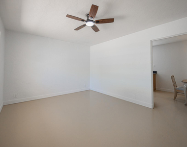2449 E Fairmount Avenue - Photo Thumbnail 9