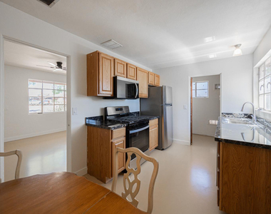 2449 E Fairmount Avenue - Photo Thumbnail 7